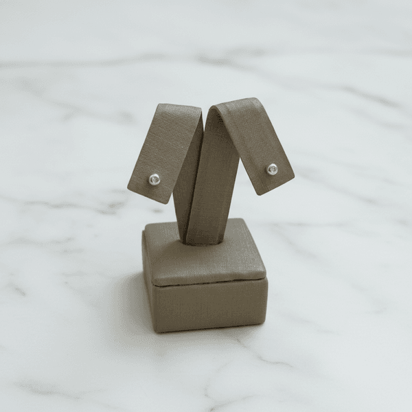 Brinco Ponto de Luz Esférico Banhado em Prata 925