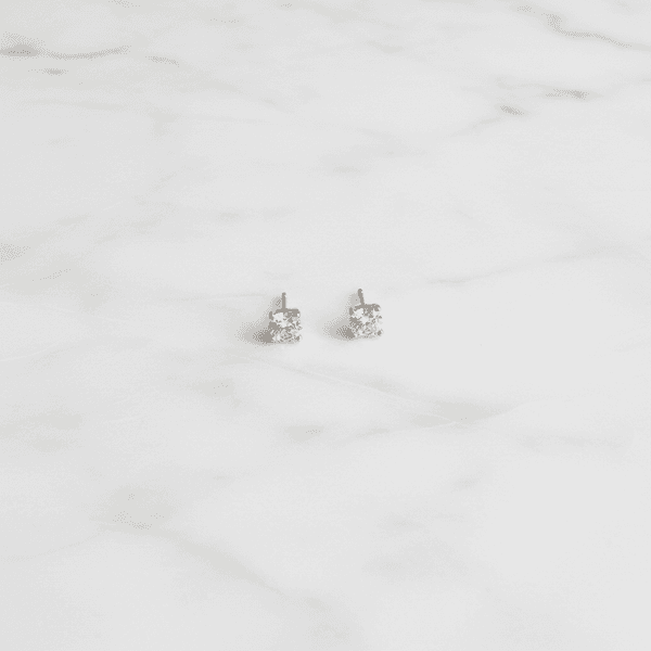 Brinco Ponto de Luz Clássico Banhado em Prata 925