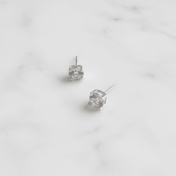 Brinco Ponto de Luz Clássico Banhado em Prata 925