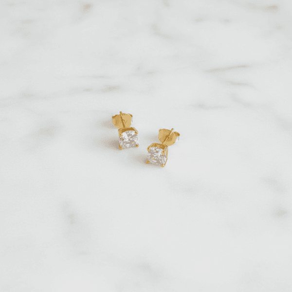 Brinco Solitário com Pedra Zircônia Banhado em Ouro 18k