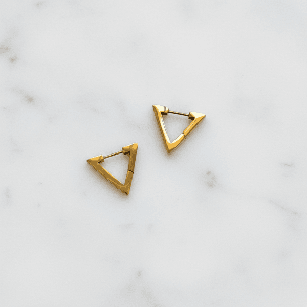 Brinco Huggie Triangular em Aço Inoxidável Dourado