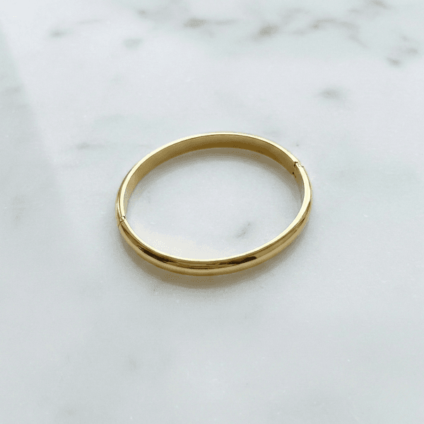 Bracelete Rígido Liso Clássico em Aço Inox Dourado