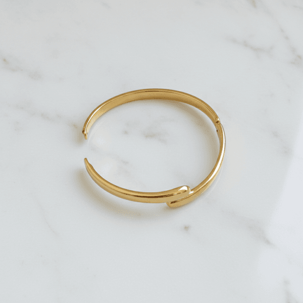 Bracelete Rígido Cruzado Smooth em Aço Inox Dourado