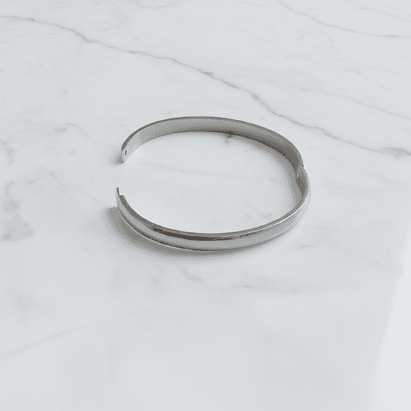 Bracelete Rígido Liso Clássico em Aço Inox Prata