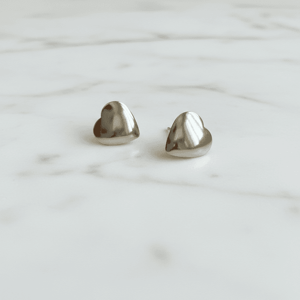 Brinco Coração Liso Minimalista em Aço Inox Prata