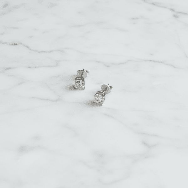 Brinco Solitário com Pedra Zircônia Banhado em Prata 925