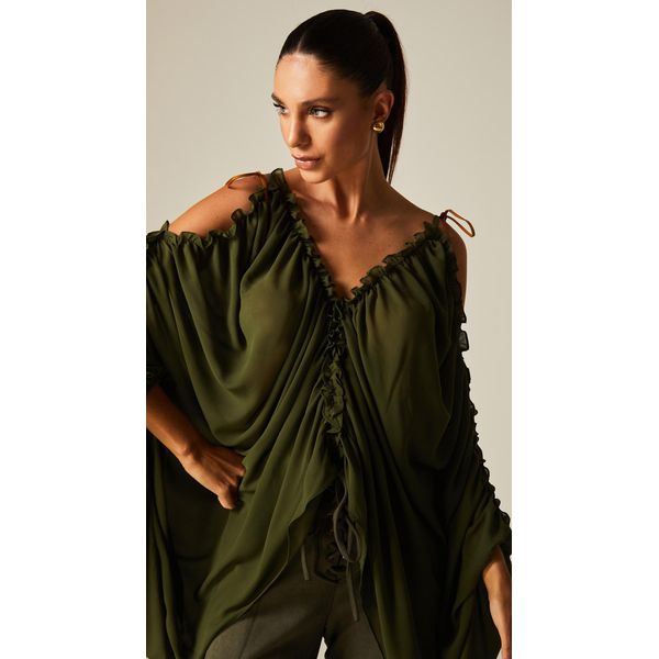 Blusa Ampla Com Babados e Couro