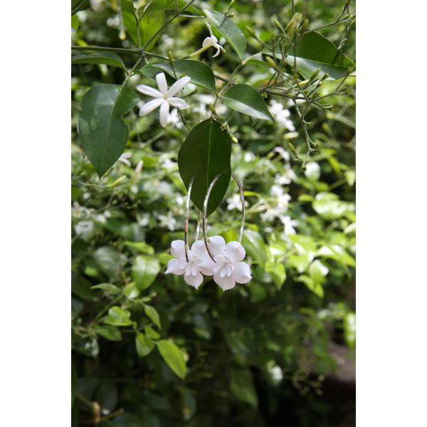 Brinco Argola flor de porcelana