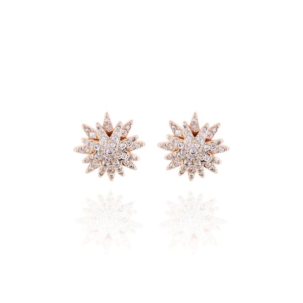 Brinco estrelas sobrepostas cravejado 