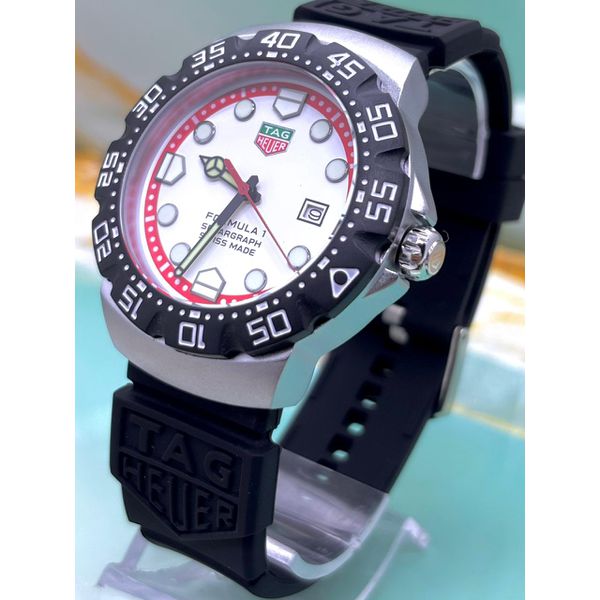 TAG SOLARGRAPH TODO PRETO FUNDO BRANCO FÓRMULA 1 LINHA BANHADA