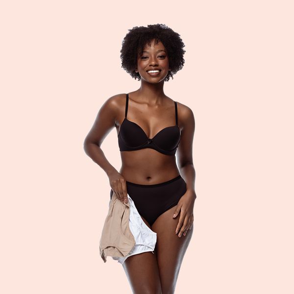 SUTIÃ MEIA TAÇA COM BOJO E ARO E COM BASE EMBUTIDA EM MICROFIBRA - PRETO