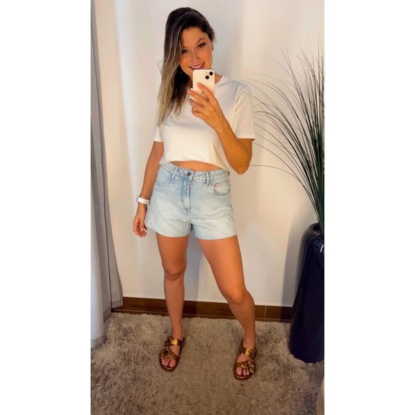 Short Jeans Lança Perfume Easy 