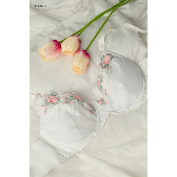 Sutiã com aro e sem bojo avulso.