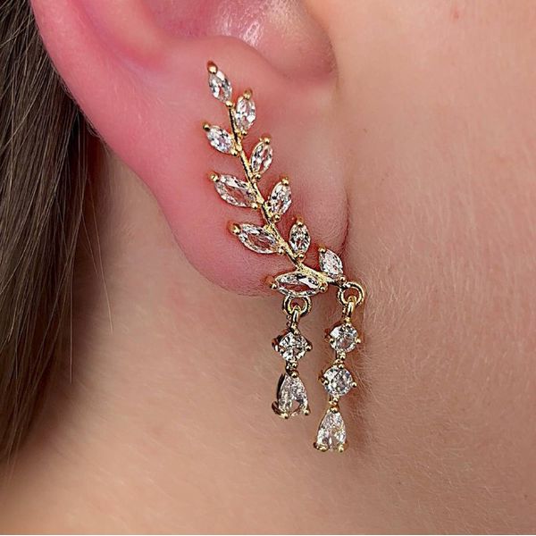 Brinco Ear Cuff Cravejado