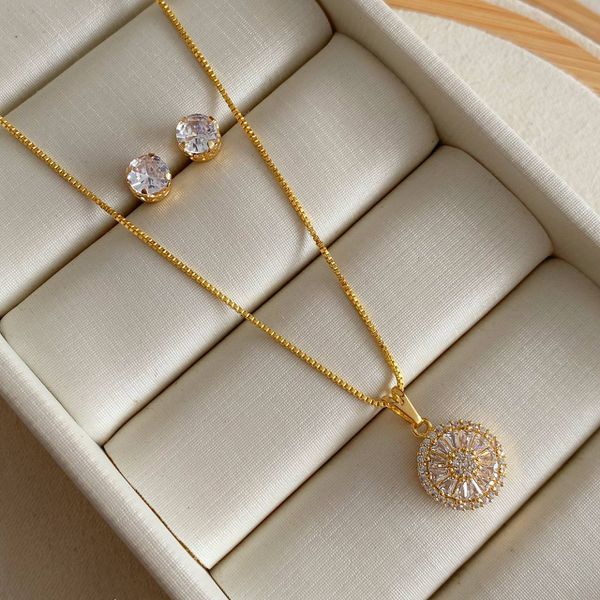 Conjunto colar pizza e brinco ponto de luz