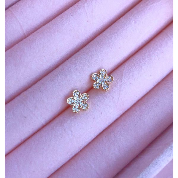 Brinco Flor Cravejado na Micro Zircônia