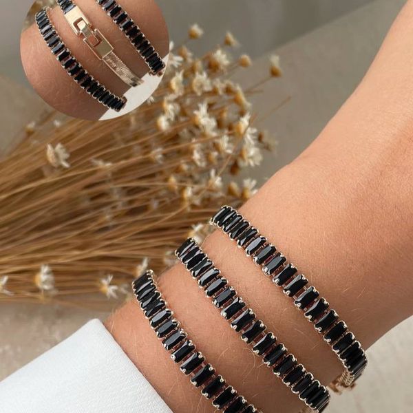 Pulseira com navetes fecho trava 