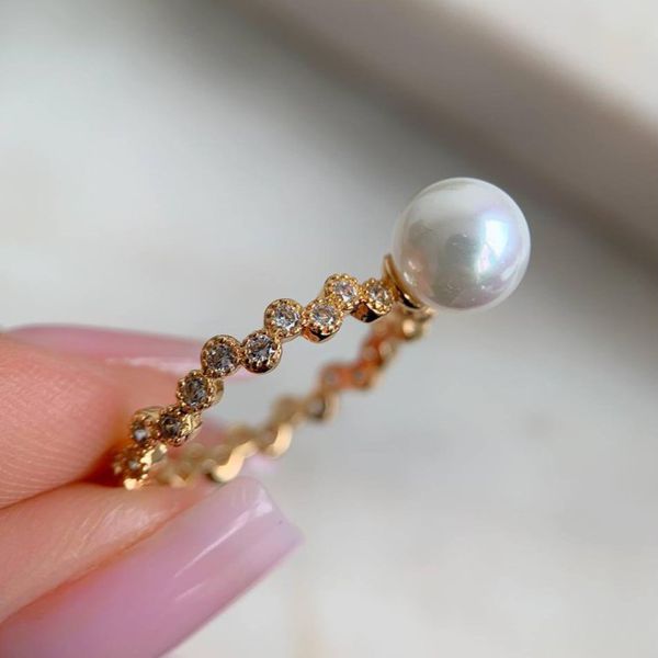 Anel de pérola com micro zircônias LUXO