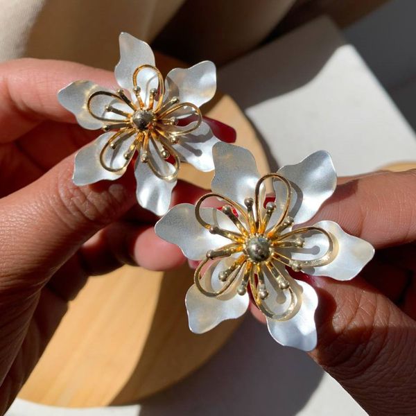 Brinco De Flor bijuteria fina