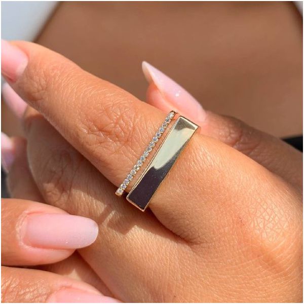 Anel linha Luxo quadrado com detalhes em micro zircônia 