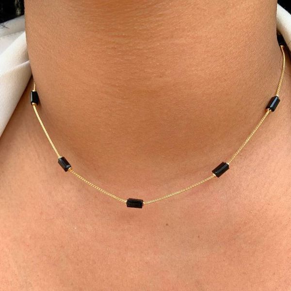 Chocker com detalhes pretos