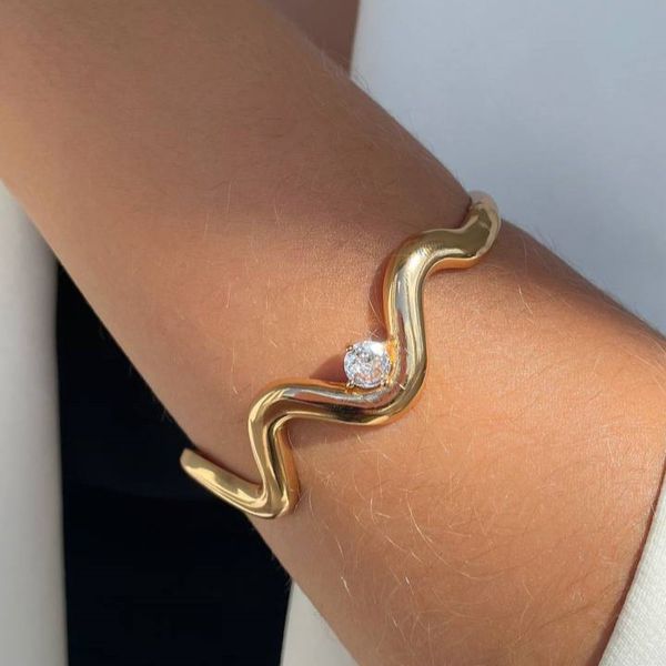 Bracelete ondulado com ponto de luz 
