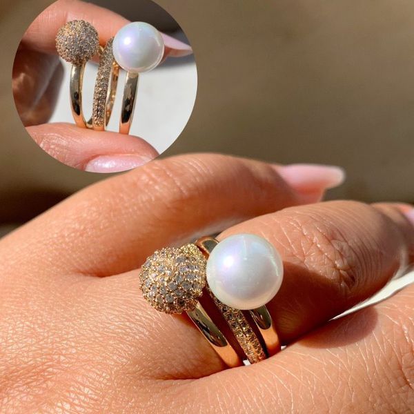 Anel linha luxo na perola com detalhes cravejado 