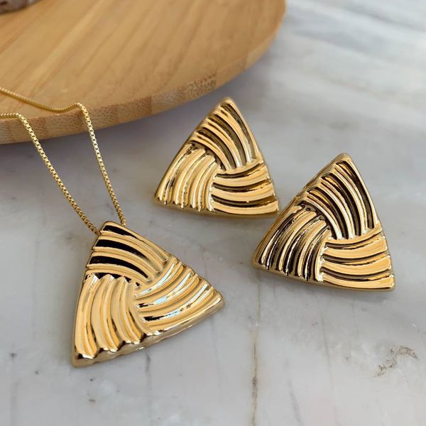 Conjunto triangular 