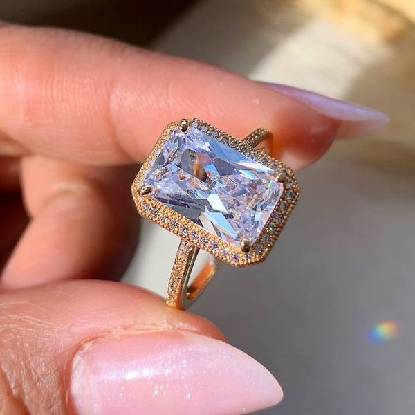Anel de pedra quadrada trabalhado na zircônia linha Premium 