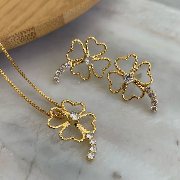 Conjunto de trevo cravejado 