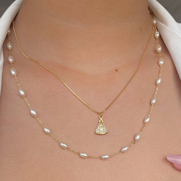 Colar duplo de perolas com nossa senhora 
