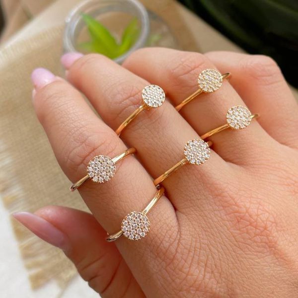 Anel com detalhes em micro zircônia 