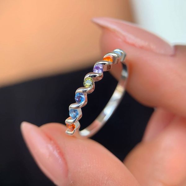 Anel com zircônias coloridas prata 925