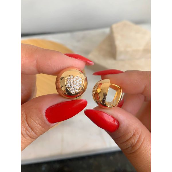 Brinco De Argola Com Coração Cravejado Na Micro Zirconia