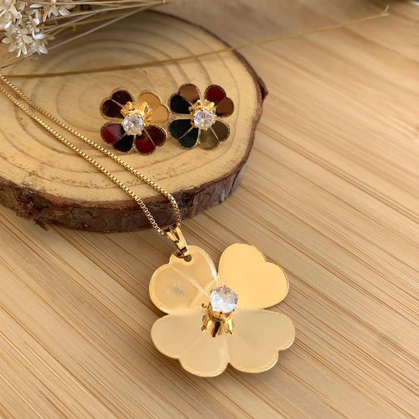 Conjunto de flor lisa com ponto de luz