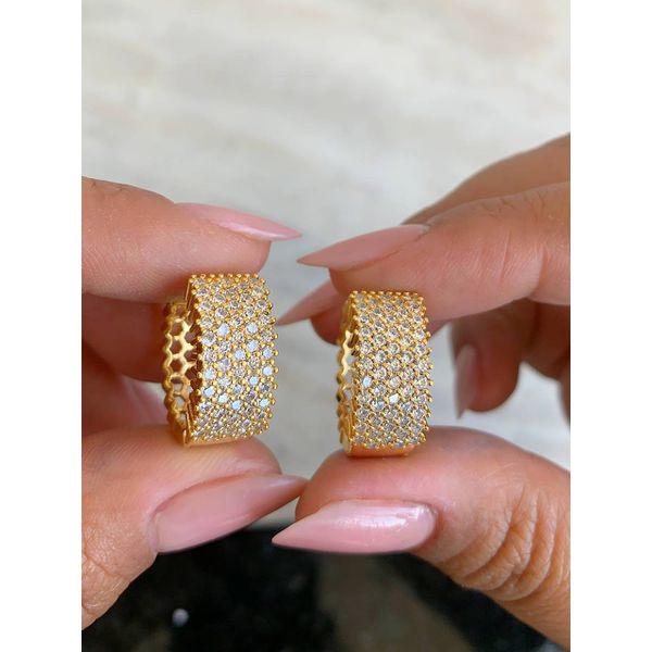 Brinco Argolinha Cravejada Na Micro Zirconia