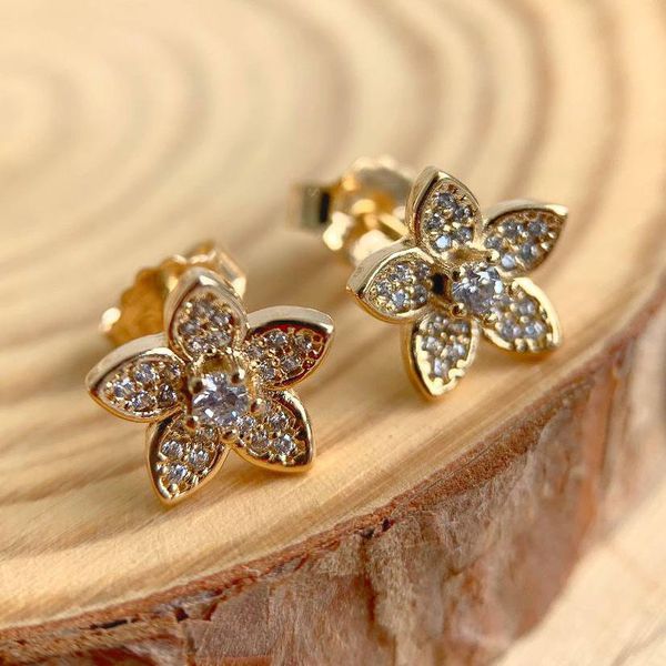 Brinco Flor Cravejado na Micro Zircônia antialérgico 