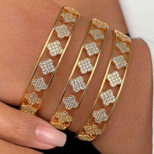 Bracelete cravejado trevo