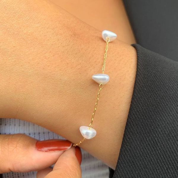 Pulseira de pérolas delicadas