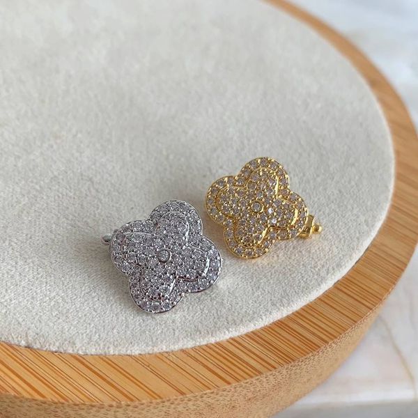 Pingente charms de trevo com zircônia central