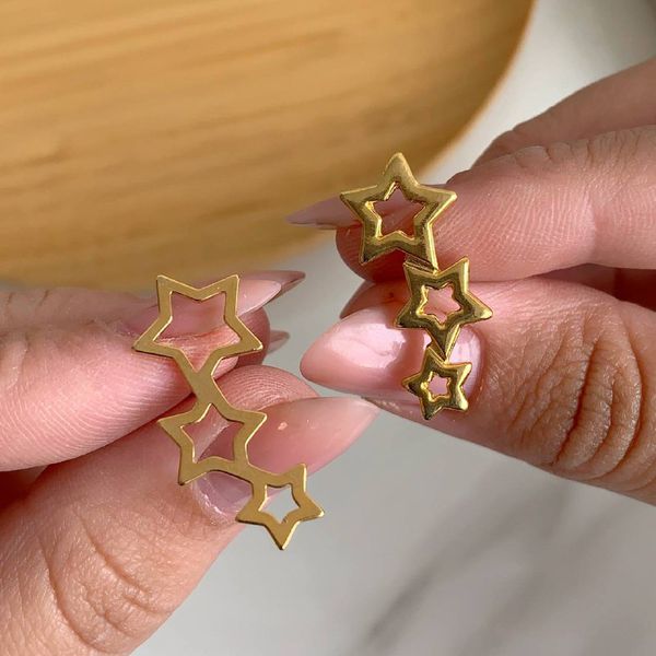 Brinco e estrela vazado 