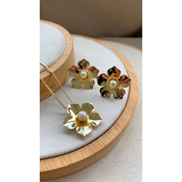 Conjunto de flor lisa com perola 