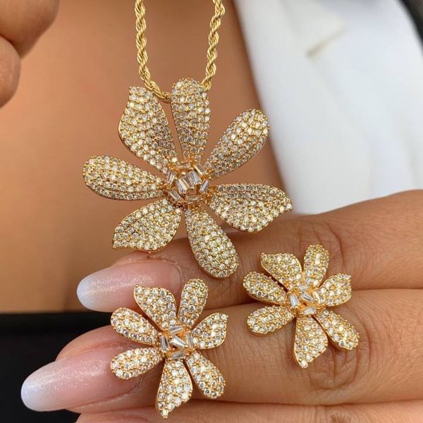 Conjunto cabo de aço com flor em micro zircônia 
