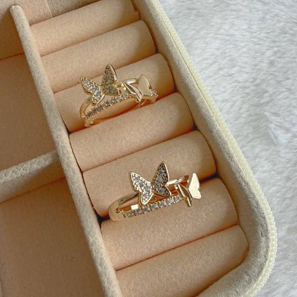 Anel de borboleta cravejado com zircônias (CADA)