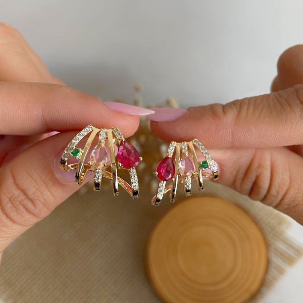 Brinco Ear Cuff trabalhado na zircônia 
