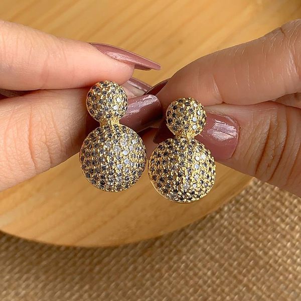 Brinco esfera dupla com zircônias