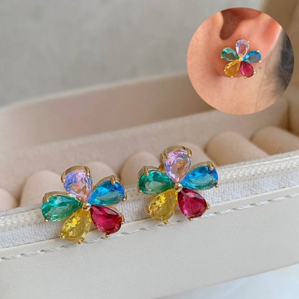 Brinco flor com zircônias coloridas
