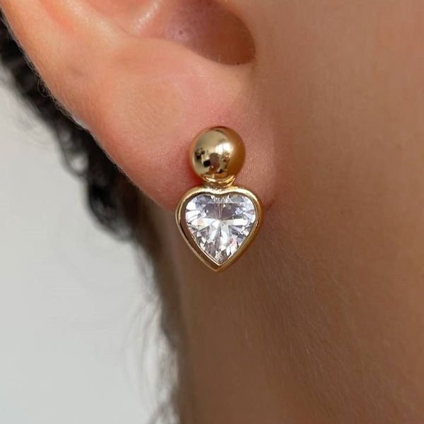 Brinco de coração com esfera 