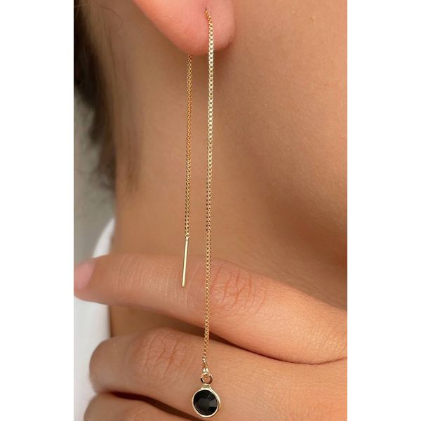 Brinco linha com zircônia Preta 