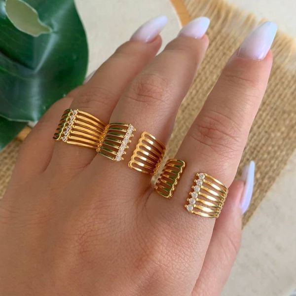 Anel regulável com detalhes na micro zircônia 